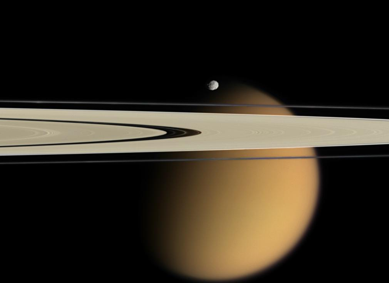 Illustration for article titled NASA's Probe Will Buzz Titan Landing Site